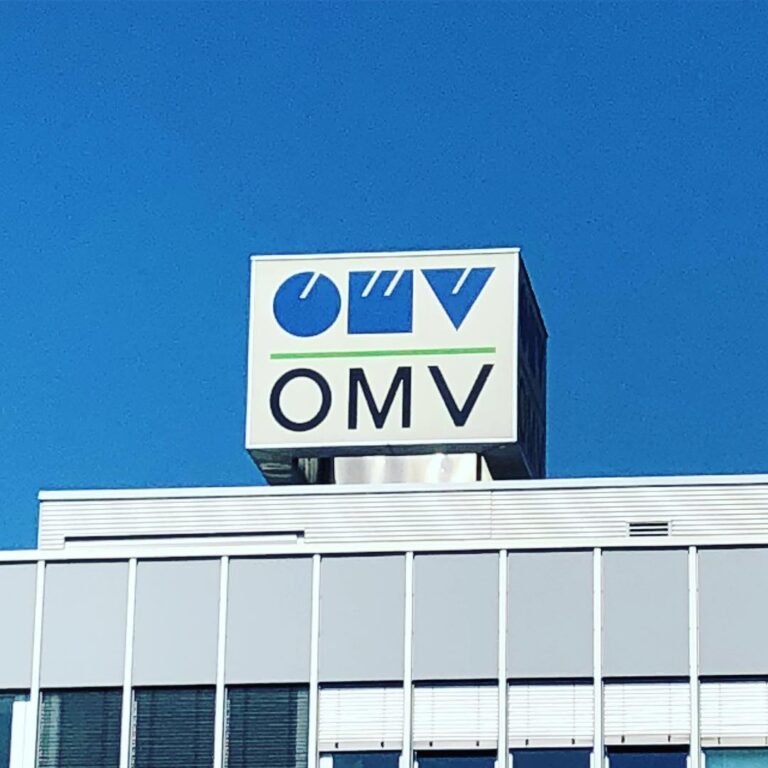 Instagram post from disol.hu. This post is in position 4.